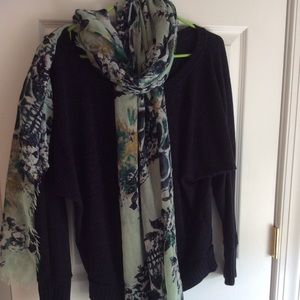 Forever 21 Dark Blue Sweater. Scarf. Small